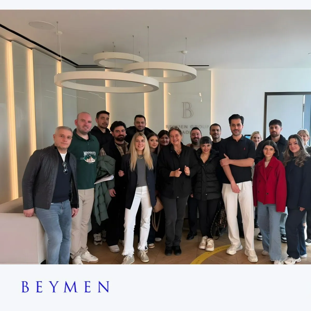 Kelimelerin Ötesinde Etki: Profesyonel Hitabet ve Sahne Duruşu 